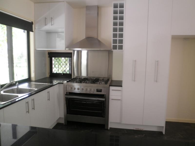 2 Meadowood Rise, Mapleton QLD 4560