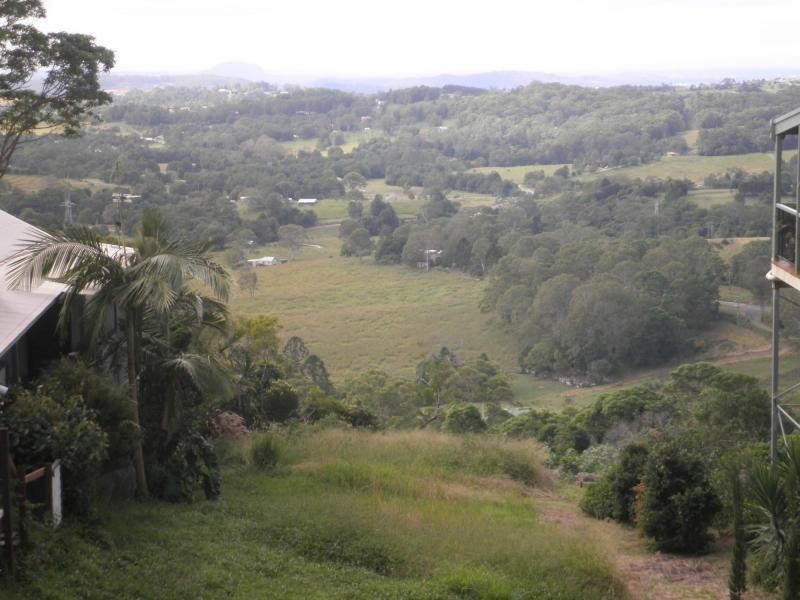 8 Lantana Lane, Mapleton QLD 4560