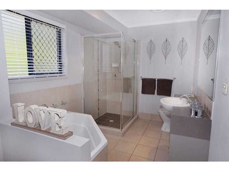 43 The Parkway Place, Mapleton QLD 4560
