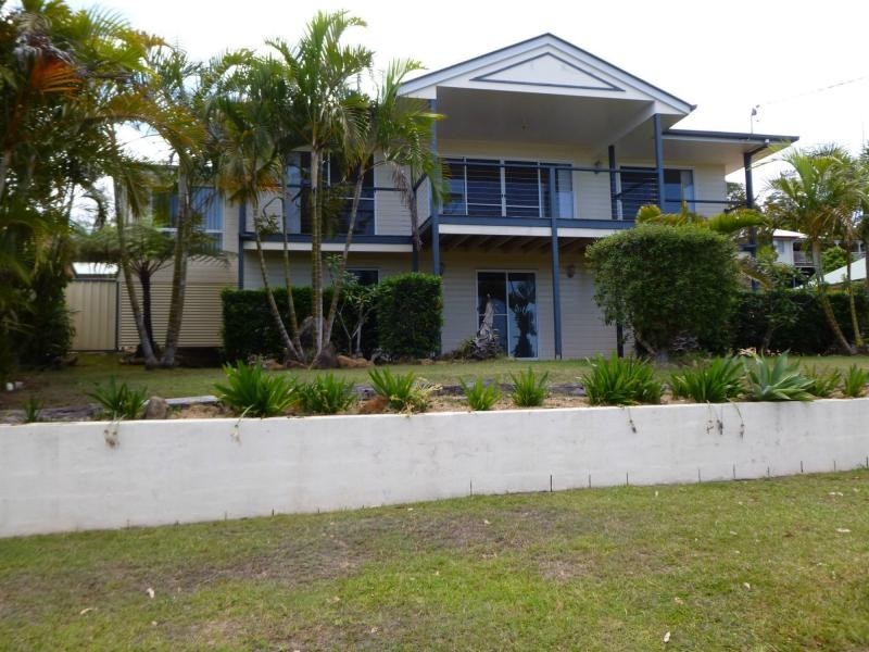 9 Maple Avenue, Mapleton QLD 4560