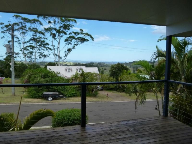 9 Maple Avenue, Mapleton QLD 4560