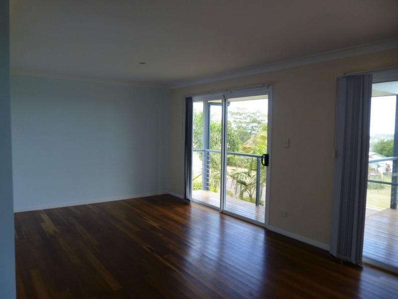 9 Maple Avenue, Mapleton QLD 4560