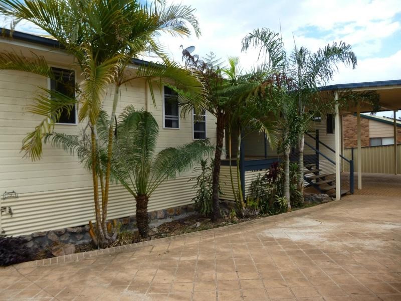 9 Maple Avenue, Mapleton QLD 4560