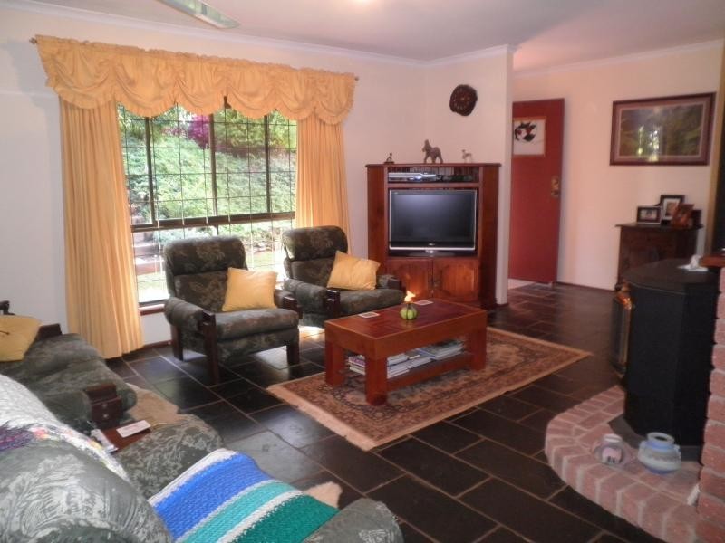 16 Wilga Court, Mapleton QLD 4560