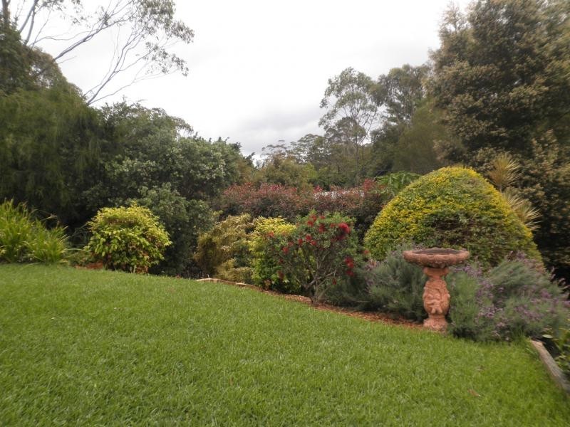 16 Rainbow Park Drive, Mapleton QLD 4560