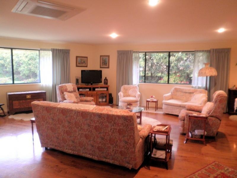 16 Rainbow Park Drive, Mapleton QLD 4560