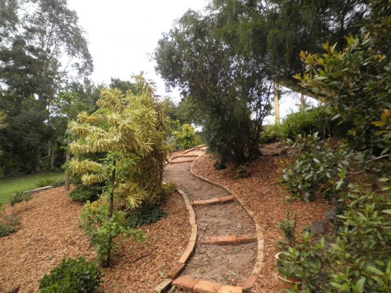 16 Rainbow Park Drive, Mapleton QLD 4560