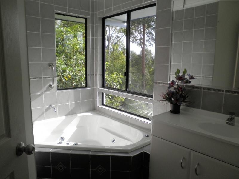 27 Leigha Place, Kureelpa QLD 4560