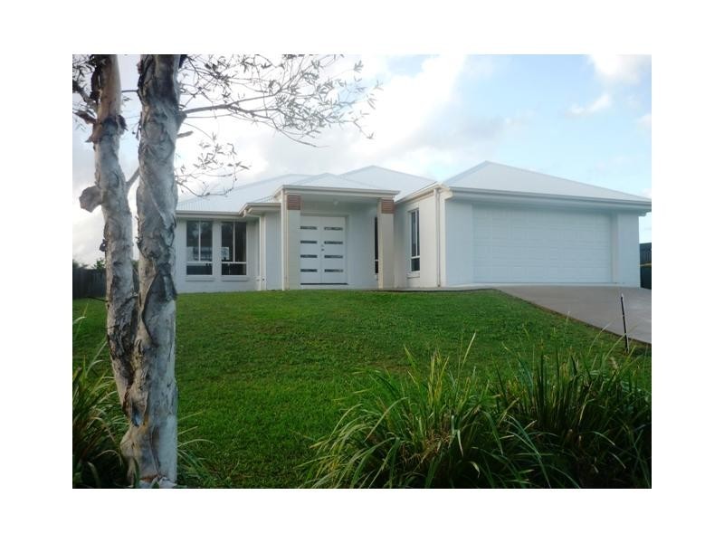 12 Creekside Esplanade, Cooloola Cove QLD 4580