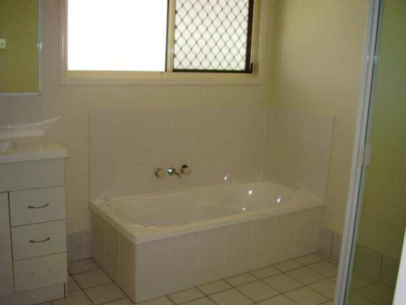 11 Gympie Road, Tin Can Bay QLD 4580