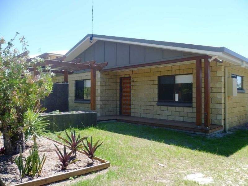 84 Gympie Road, Tin Can Bay QLD 4580