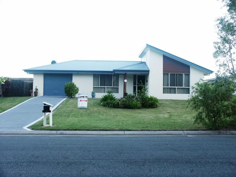 14 Creekside Esplanade, Cooloola Cove QLD 4580