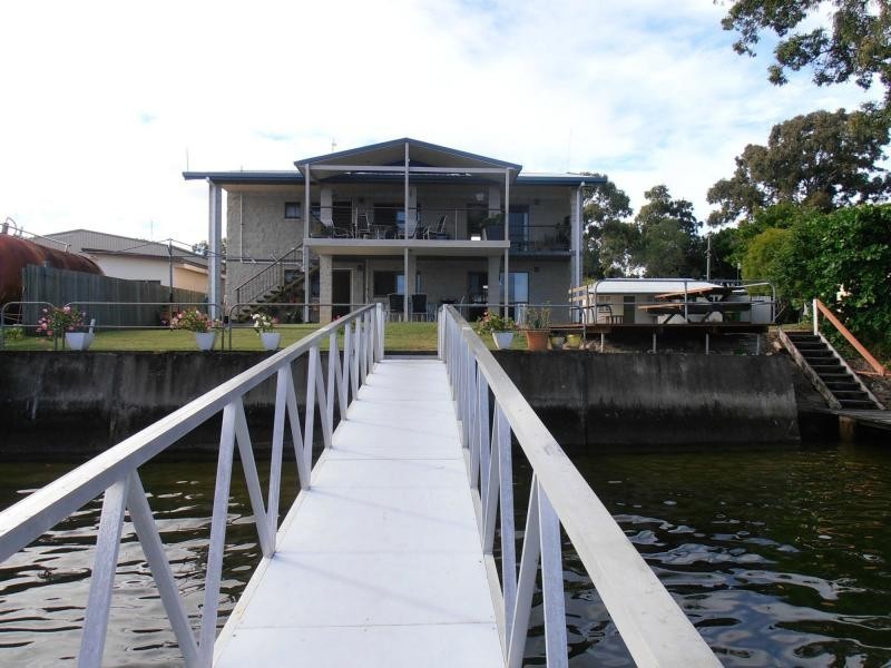 8 Esplanade, Tin Can Bay QLD 4580