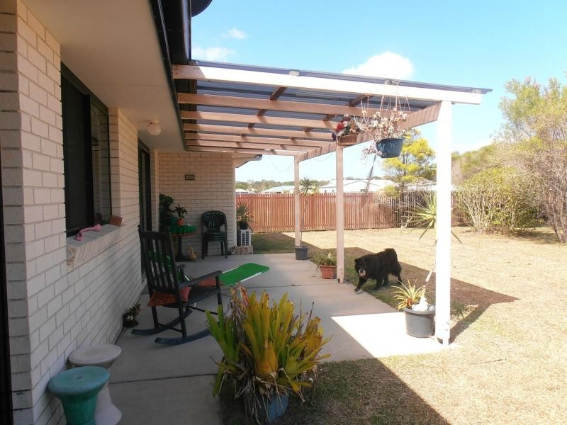 8 Canberra Avenue, Cooloola Cove QLD 4580