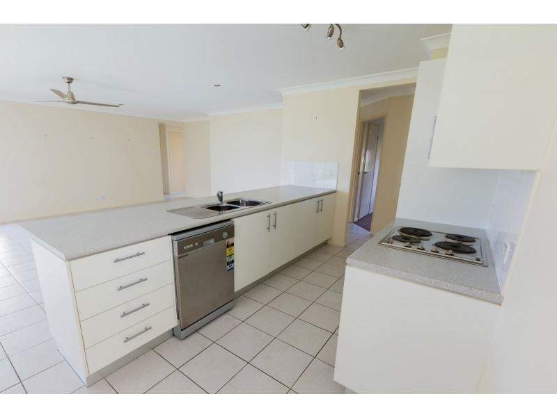 12 Creekside Esplanade, Cooloola Cove QLD 4580