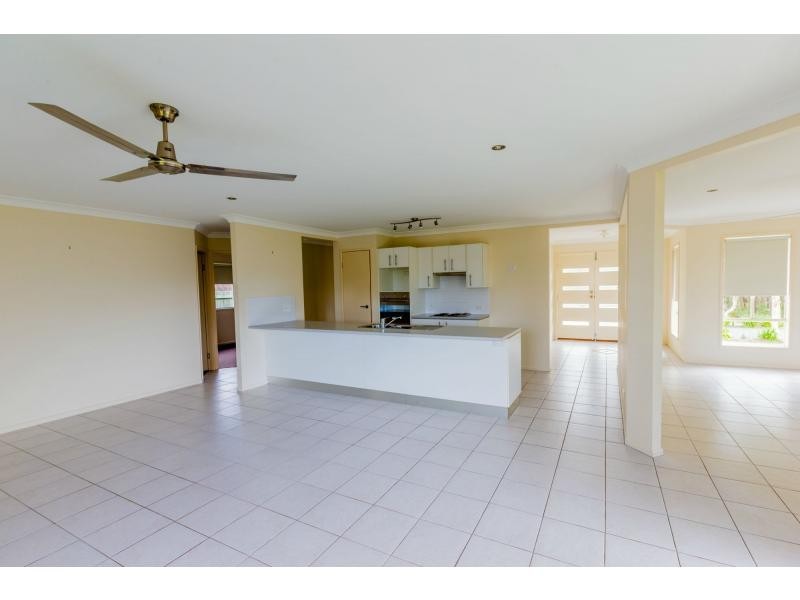 12 Creekside Esplanade, Cooloola Cove QLD 4580