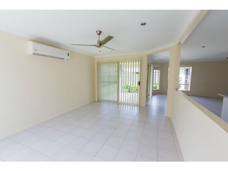12 Creekside Esplanade, Cooloola Cove QLD 4580