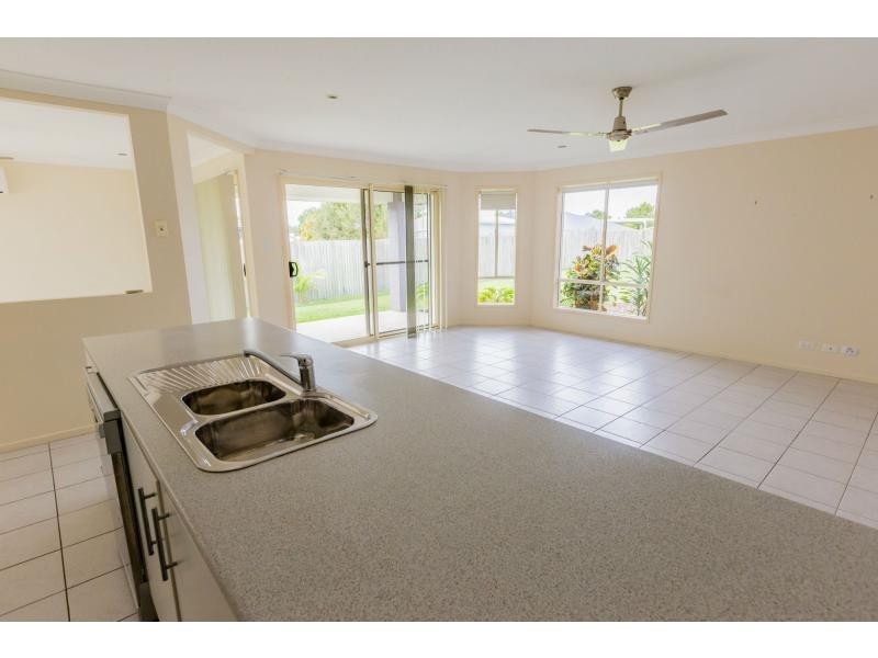 12 Creekside Esplanade, Cooloola Cove QLD 4580