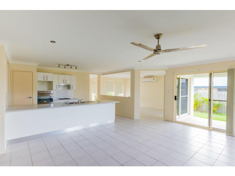 12 Creekside Esplanade, Cooloola Cove QLD 4580