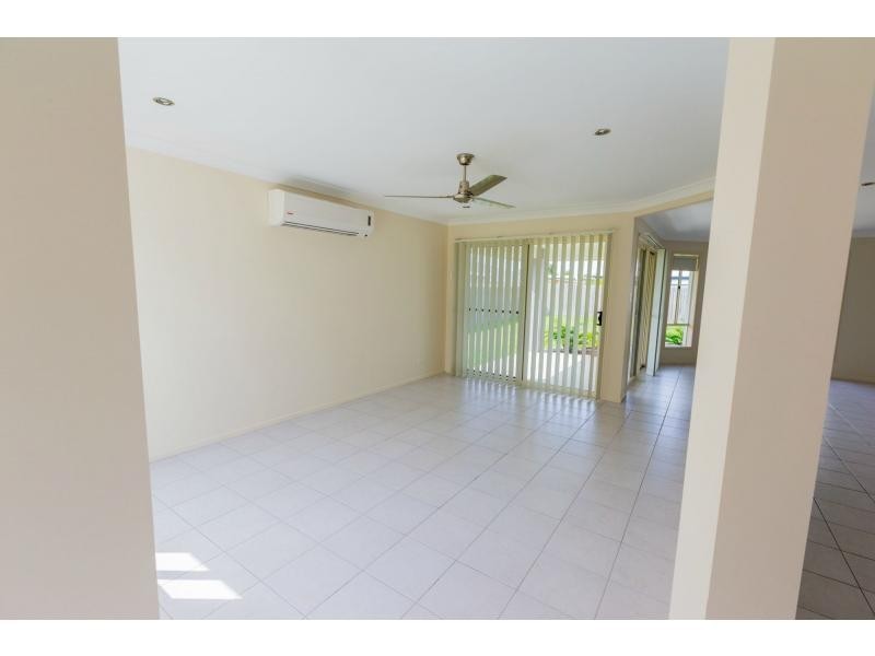 12 Creekside Esplanade, Cooloola Cove QLD 4580