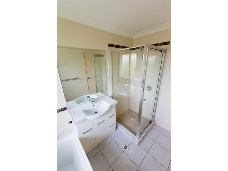 12 Creekside Esplanade, Cooloola Cove QLD 4580