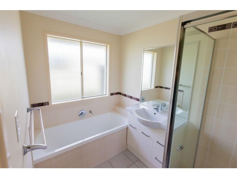 12 Creekside Esplanade, Cooloola Cove QLD 4580