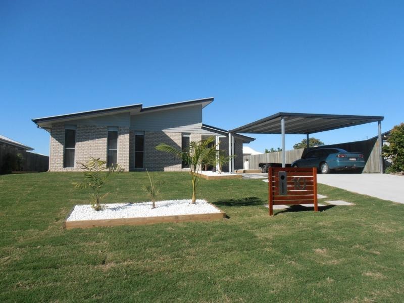 10 Creekside Esplanade, Cooloola Cove QLD 4580