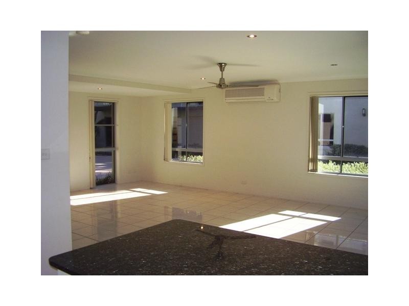 Unit 2/26 Esplanade, Tin Can Bay QLD 4580