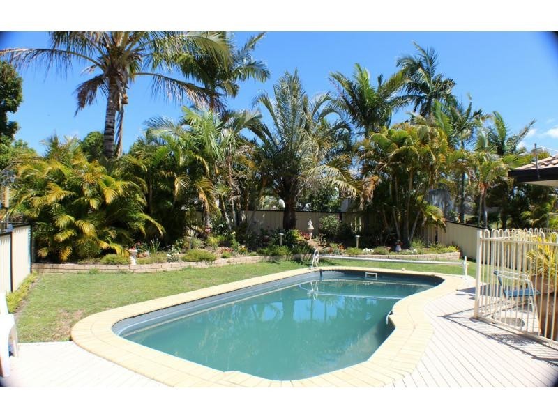 11 Achilles Avenue, Cooloola Cove QLD 4580