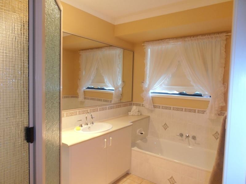 4 Lusitania Avenue, Cooloola Cove QLD 4580