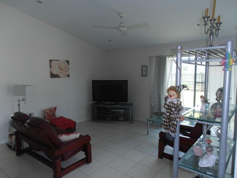 26 Canberra Avenue, Cooloola Cove QLD 4580