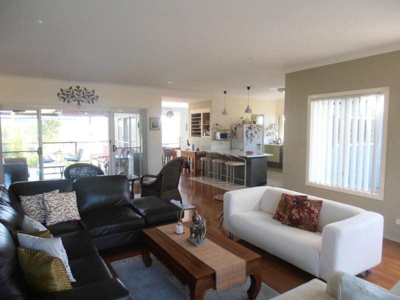 76 Bayside Road, Cooloola Cove QLD 4580