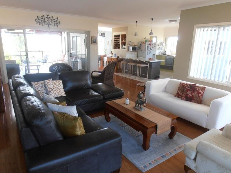 76 Bayside Road, Cooloola Cove QLD 4580