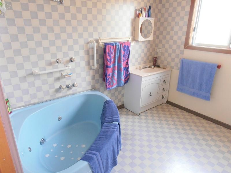 63 Gympie Road, Tin Can Bay QLD 4580