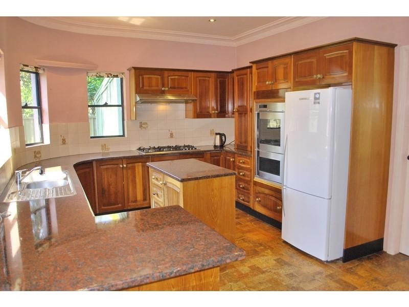 2 Deakin Street, West Ryde NSW 2114