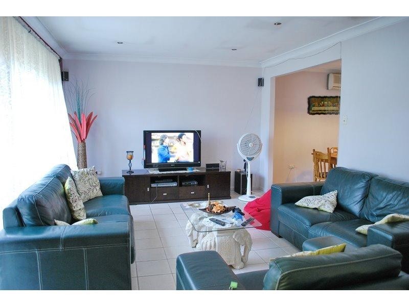 16 Lismore Close, Bossley Park NSW 2176