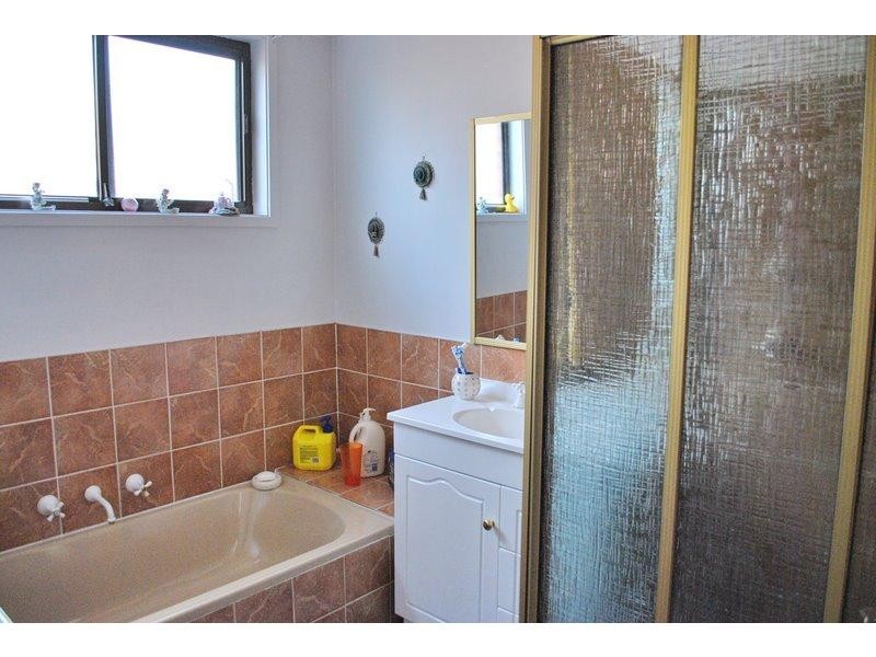 16 Lismore Close, Bossley Park NSW 2176