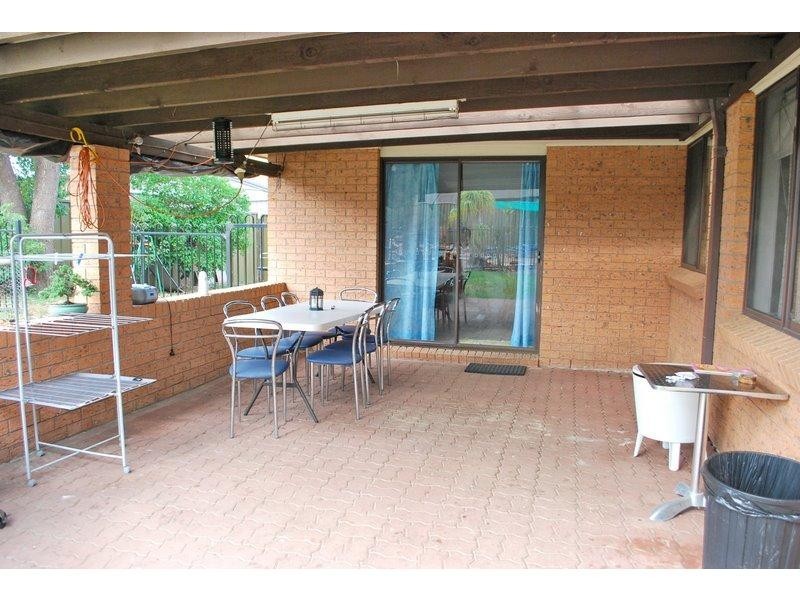 16 Lismore Close, Bossley Park NSW 2176