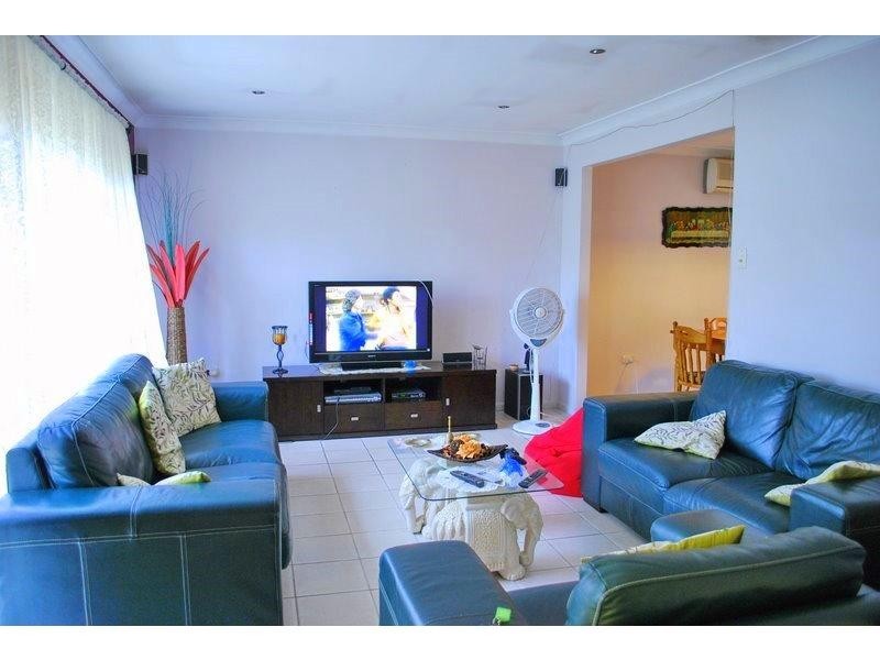 16 Lismore Close, Bossley Park NSW 2176