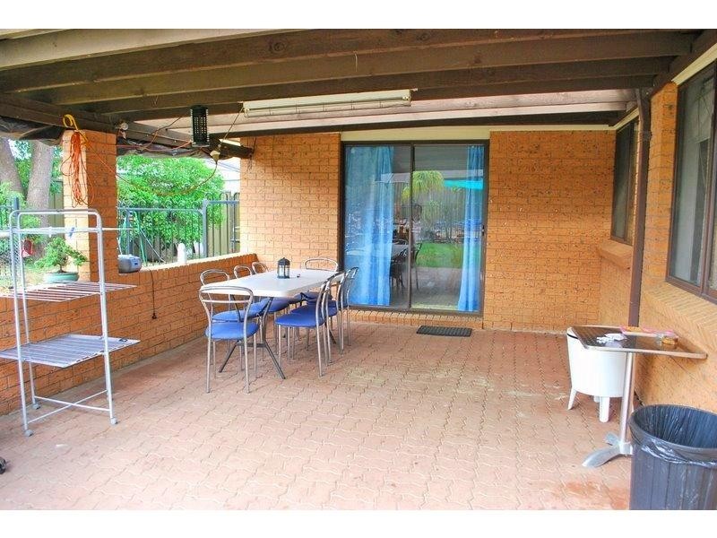 16 Lismore Close, Bossley Park NSW 2176