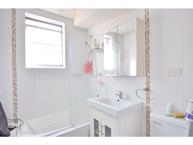 2/15 Linsley Street, Gladesville NSW 2111