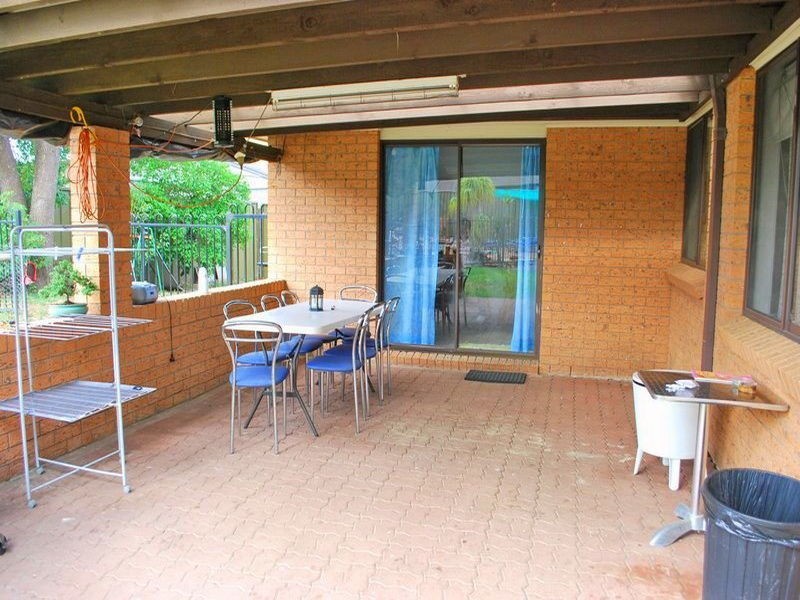 16 Lismore Close, Bossley Park NSW 2176