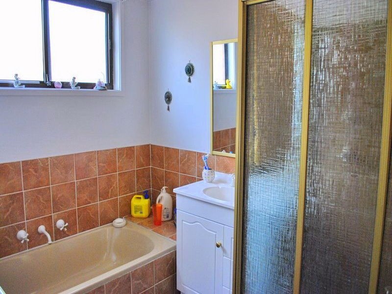 16 Lismore Close, Bossley Park NSW 2176