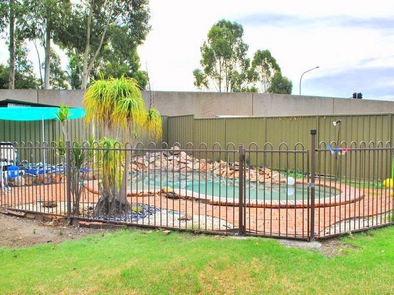 16 Lismore Close, Bossley Park NSW 2176