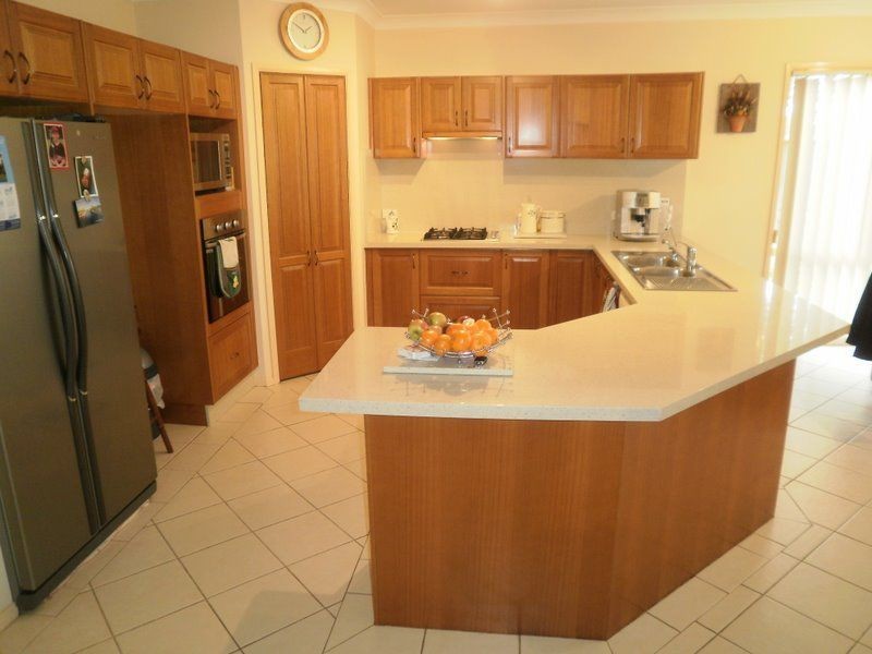 8 Broadleaf Crescent, Beaumont Hills NSW 2155