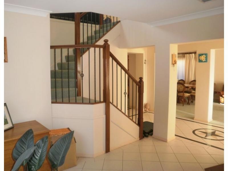 8 Broadleaf Crescent, Beaumont Hills NSW 2155