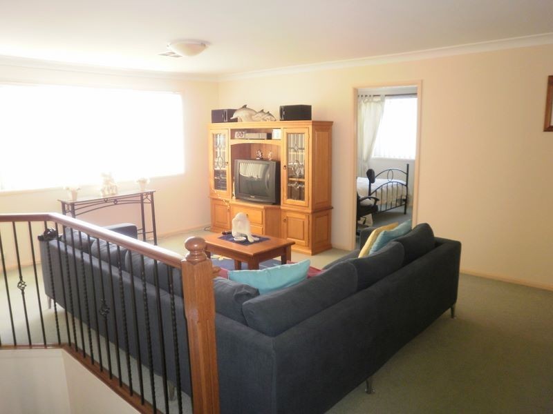 8 Broadleaf Crescent, Beaumont Hills NSW 2155
