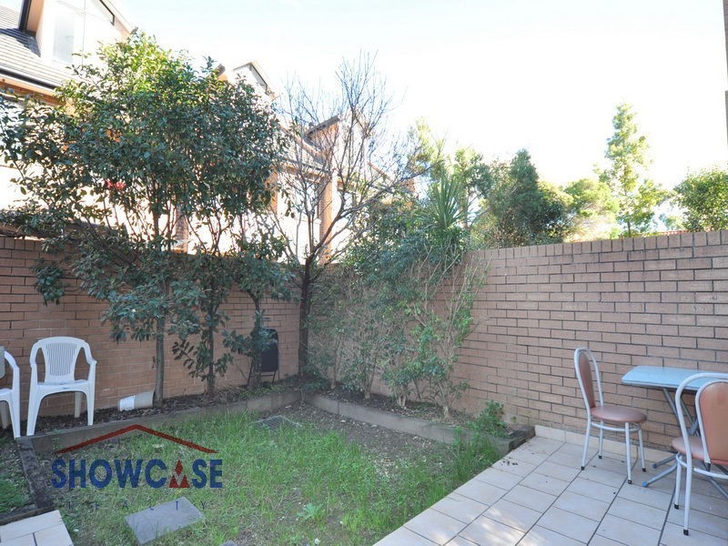 2/210 Pennant Hills Road, Oatlands NSW 2117