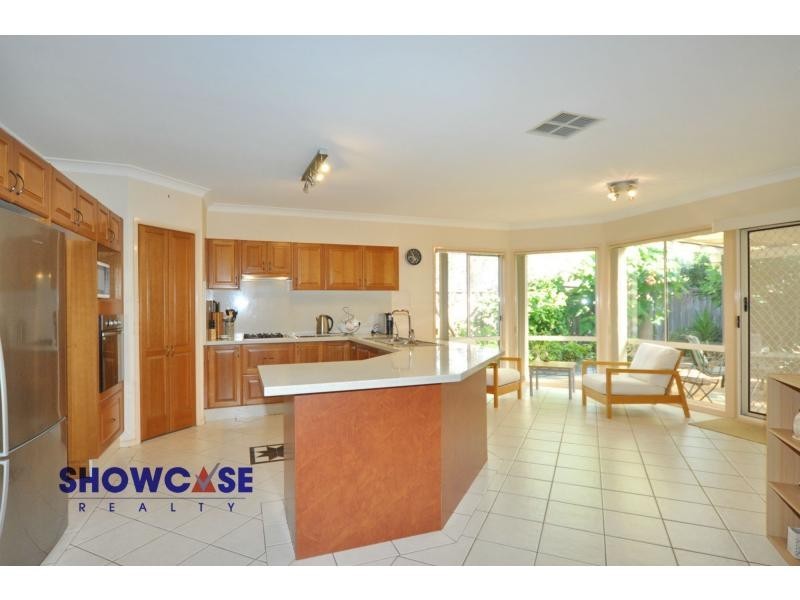 8 Broadleaf Crescent, Beaumont Hills NSW 2155