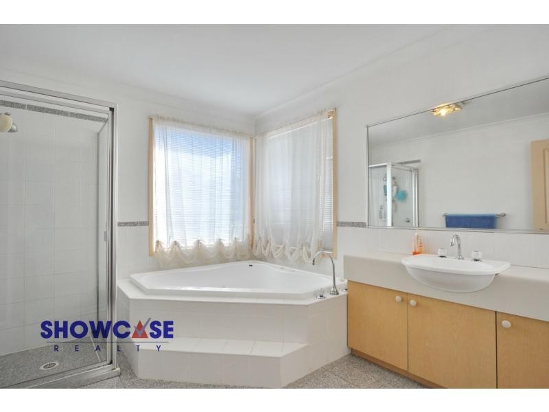 8 Broadleaf Crescent, Beaumont Hills NSW 2155